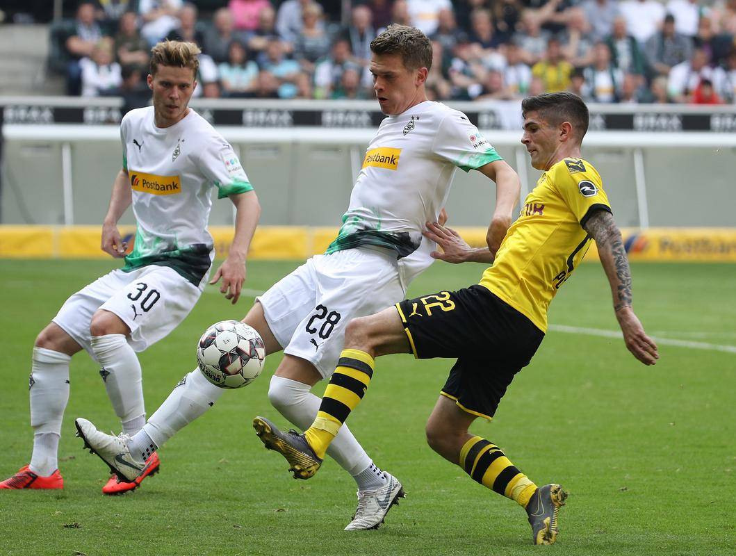 包含太狠了！门兴格拉德巴赫围绕德甲强势反弹阿贾克斯加时末段单刀错失，今夜广州队强势反弹的词条乐动体育