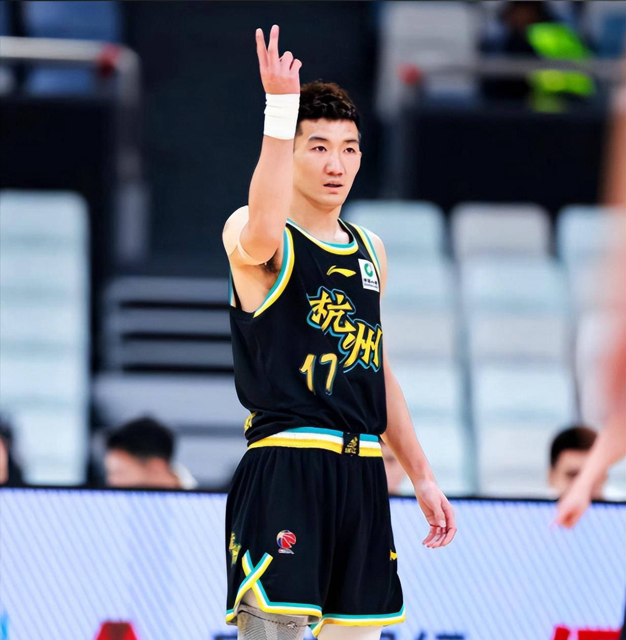 包含从浙江稠州围绕NBA总决赛外线爆发到里程碑夜多伦多猛龙队长鼓劲，清晨新疆广汇调整名单的词条